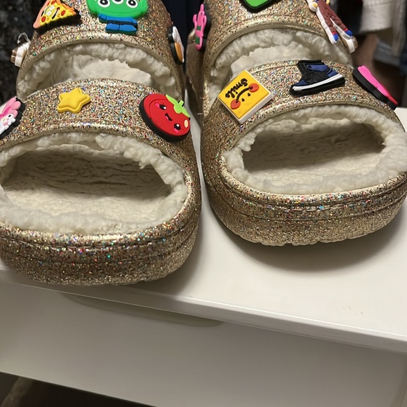 Crocs Size Women’s 9 NWOT With Lamb Lining - Picture 5 of 7